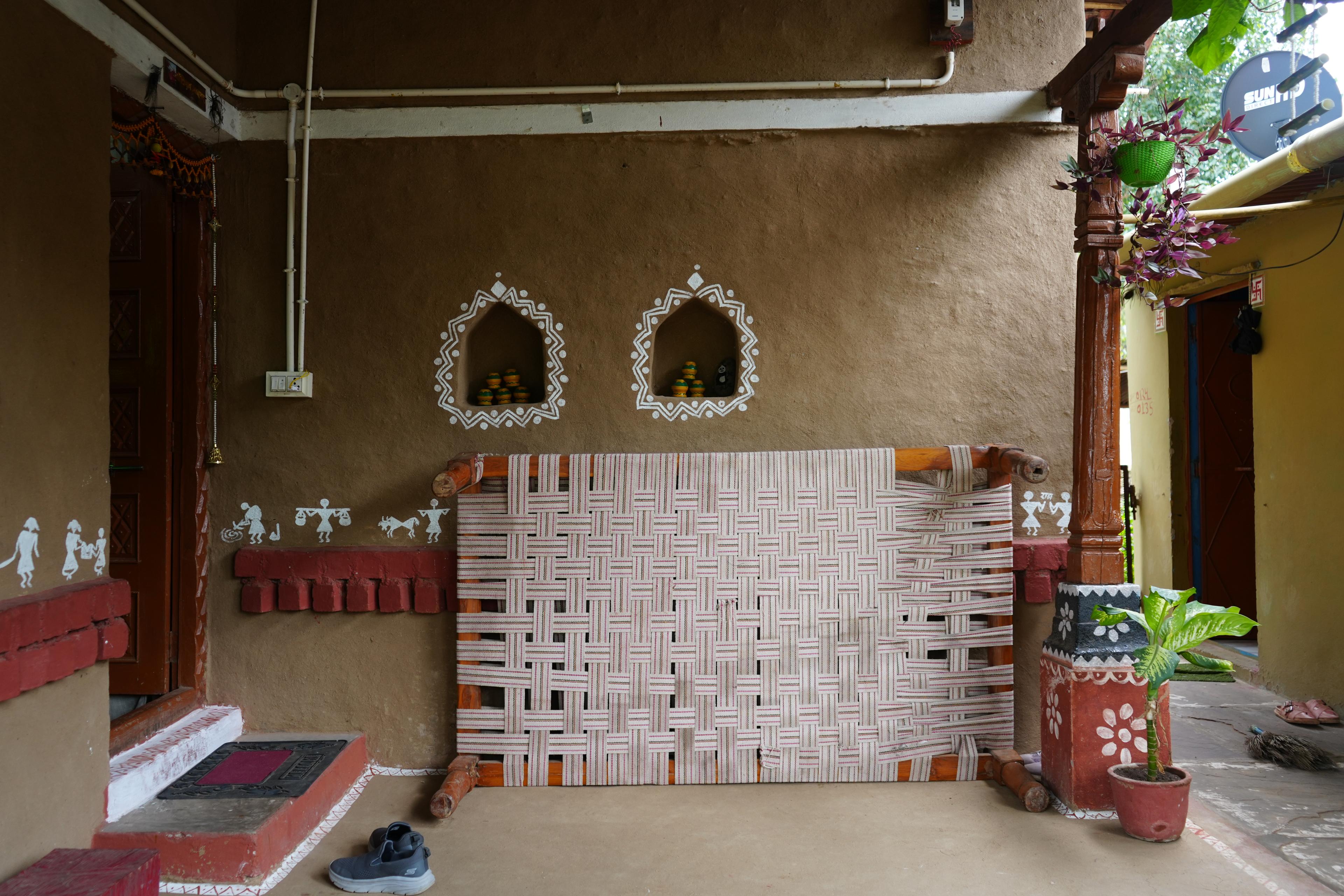Home Stay - Decorated Wall