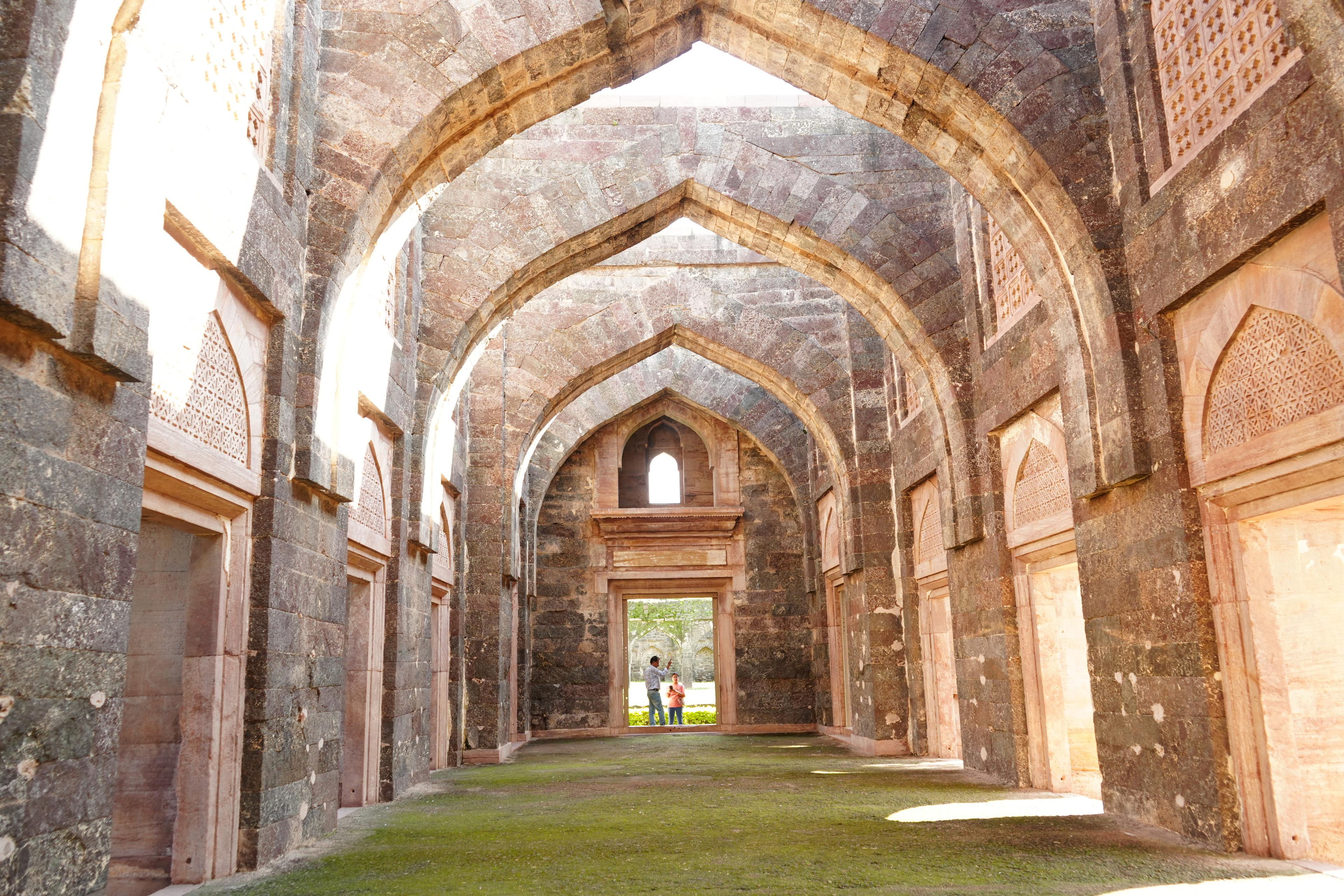Hindola Mahal, Mandu